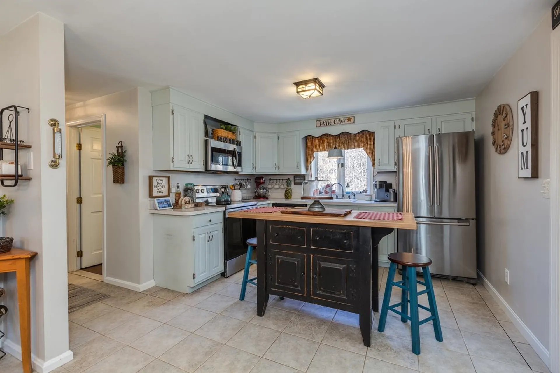 25 Holmeswood Drive Sandown NH 03873