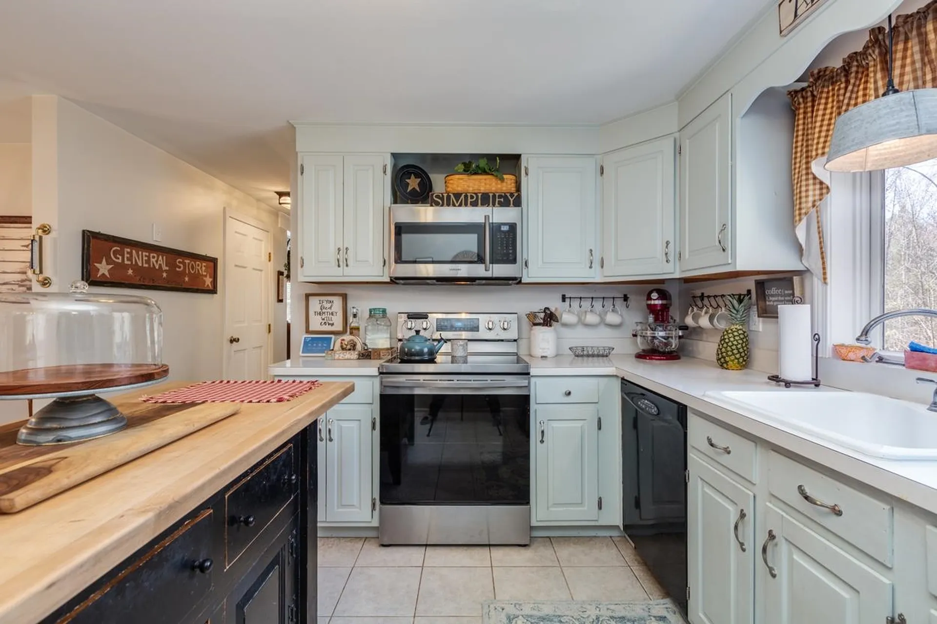 25 Holmeswood Drive Sandown NH 03873