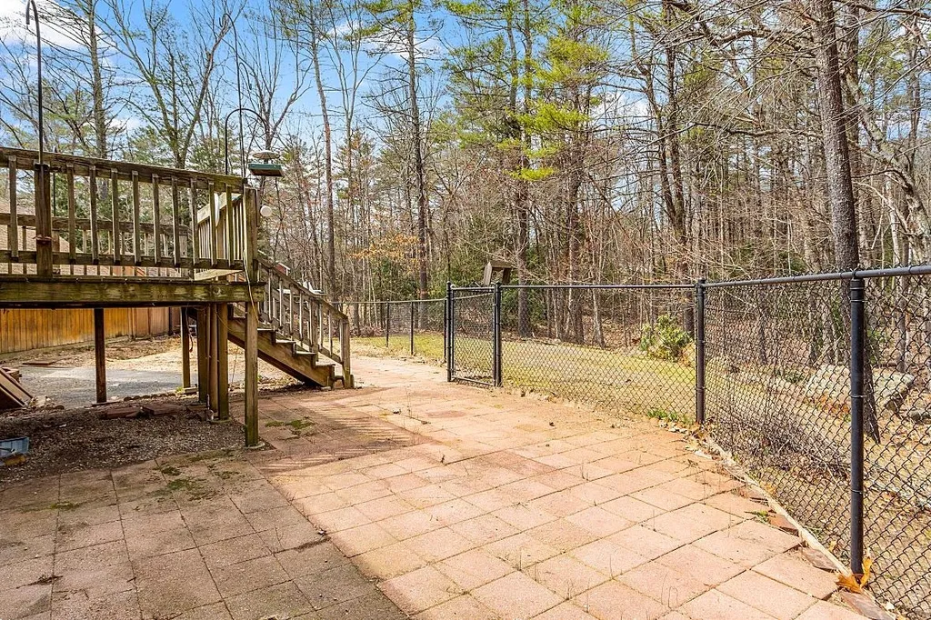 257 Kingston Road Danville NH 03819