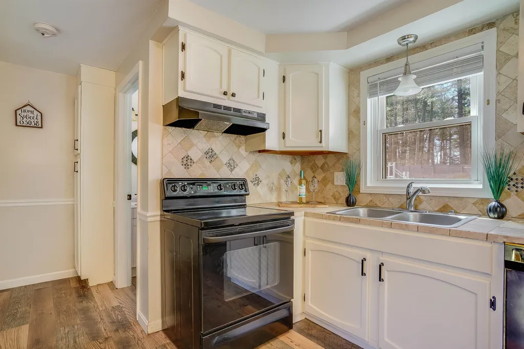 4r Sunnyside Lane Derry NH 03038