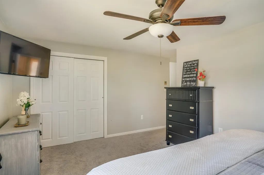 4r Sunnyside Lane Derry NH 03038