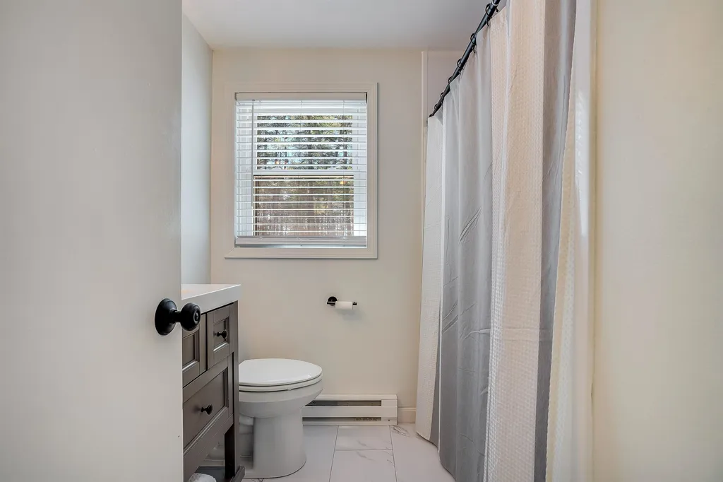 4r Sunnyside Lane Derry NH 03038