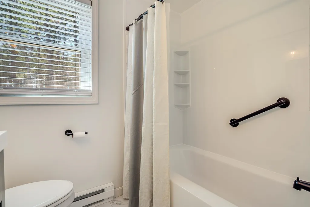 4r Sunnyside Lane Derry NH 03038