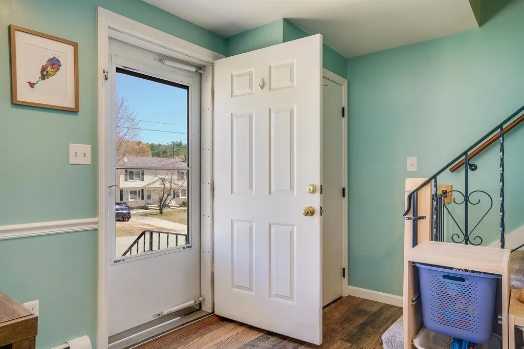 4r Sunnyside Lane Derry NH 03038