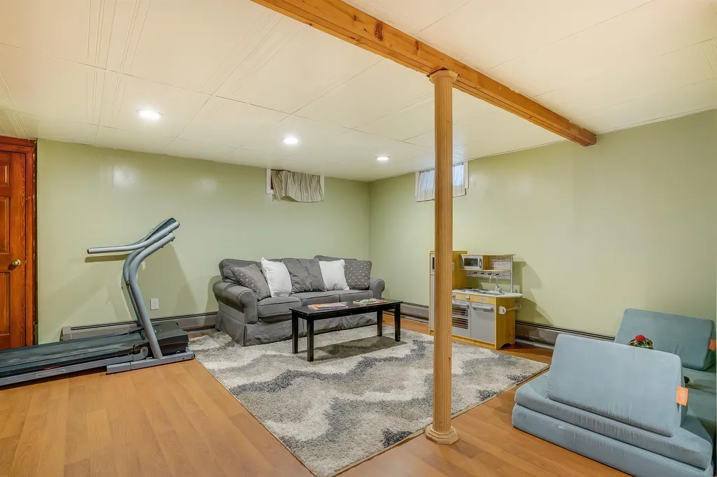 4r Sunnyside Lane Derry NH 03038