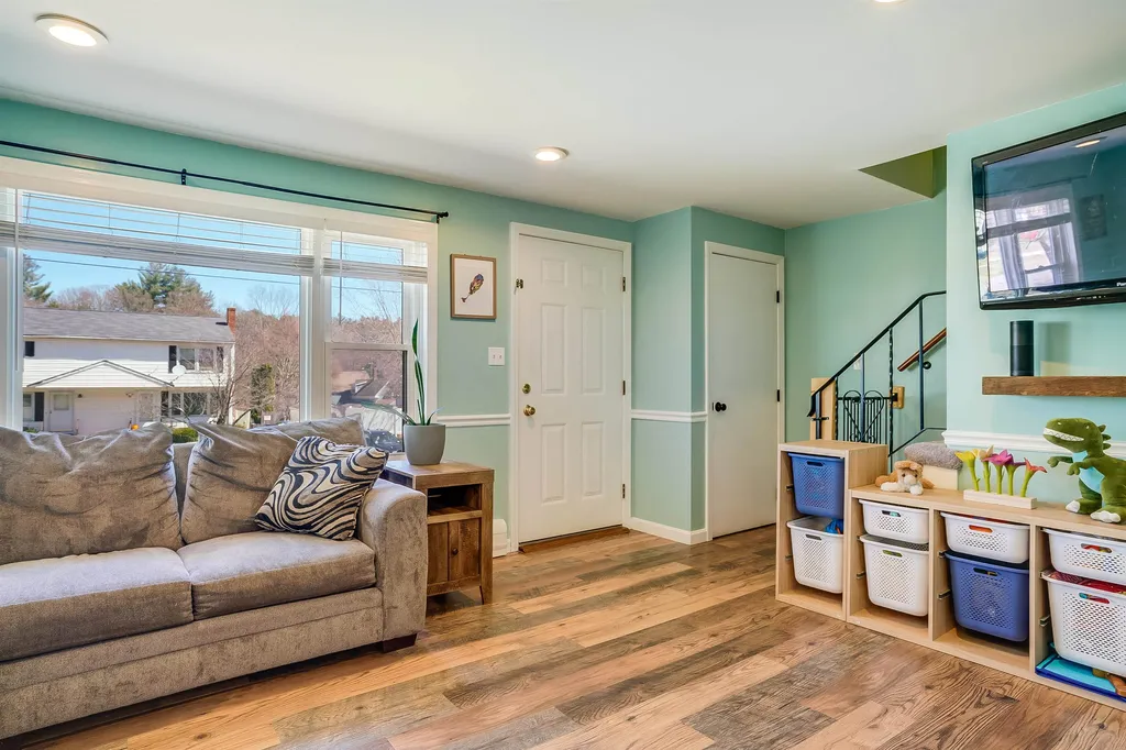 4r Sunnyside Lane Derry NH 03038
