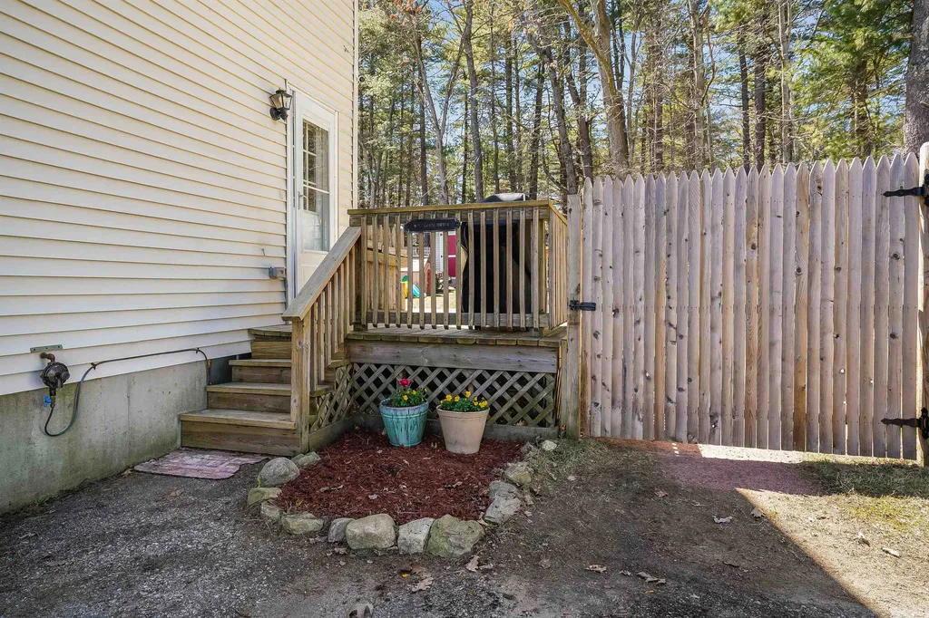 4r Sunnyside Lane Derry NH 03038