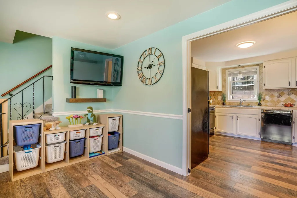 4r Sunnyside Lane Derry NH 03038