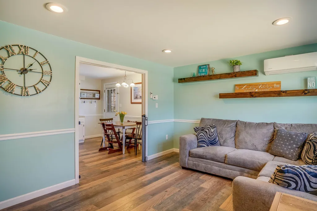 4r Sunnyside Lane Derry NH 03038