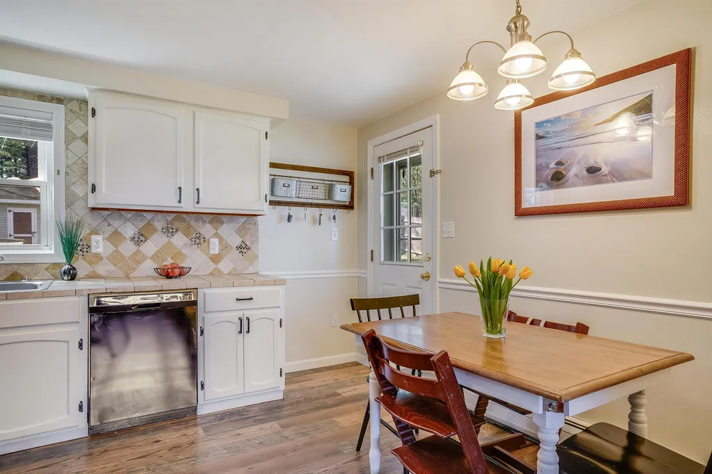 4r Sunnyside Lane Derry NH 03038