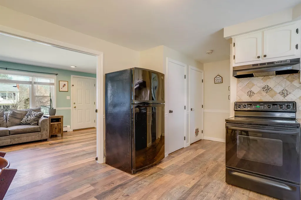 4r Sunnyside Lane Derry NH 03038