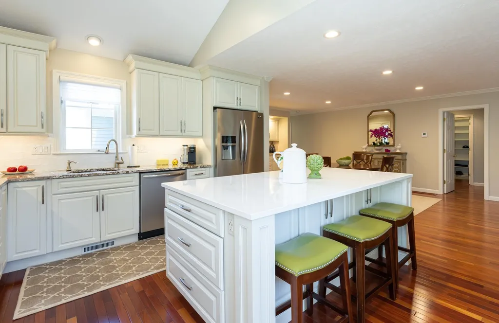 11 Spyglass Point Circle Bedford NH 03110