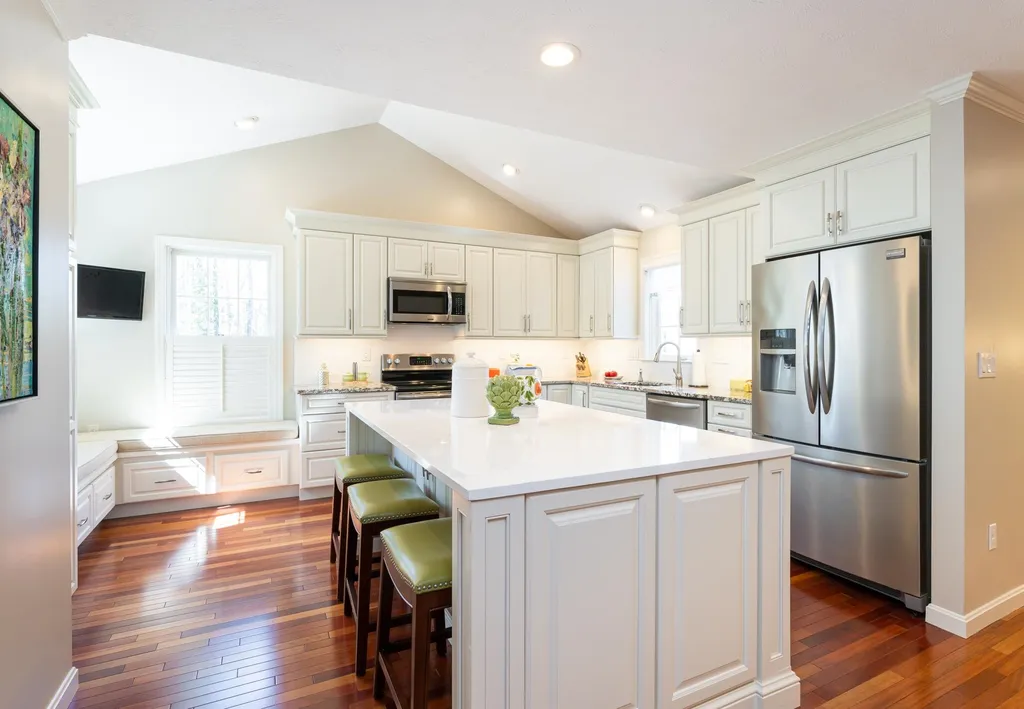 11 Spyglass Point Circle Bedford NH 03110