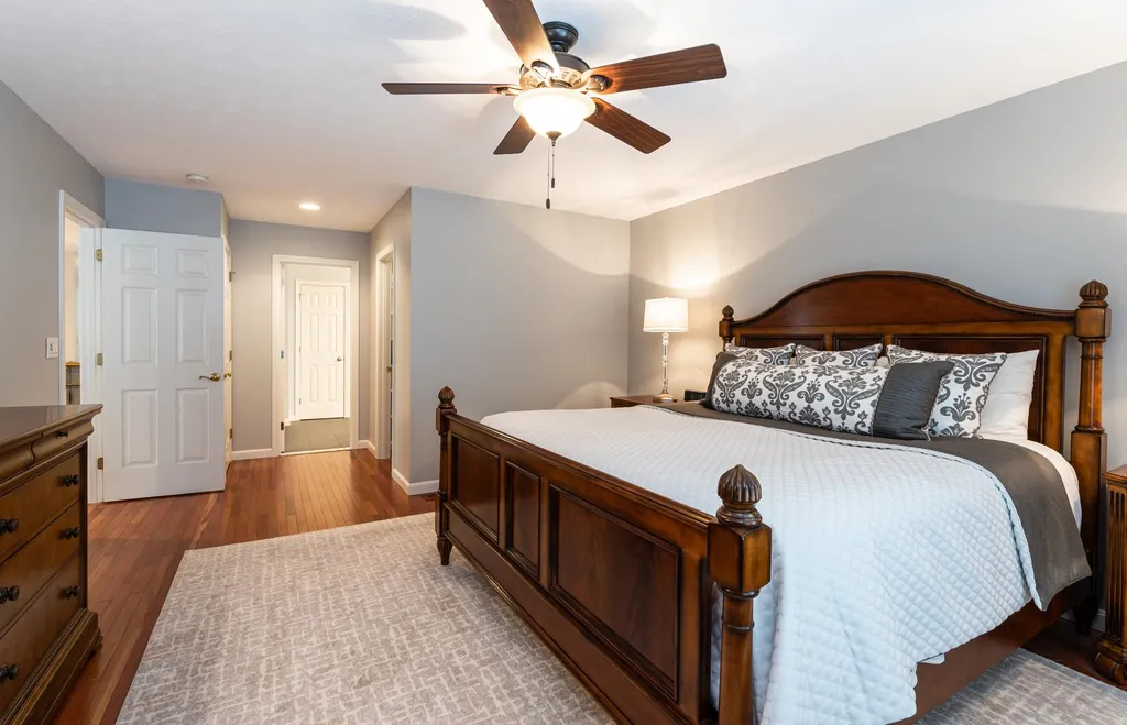 11 Spyglass Point Circle Bedford NH 03110