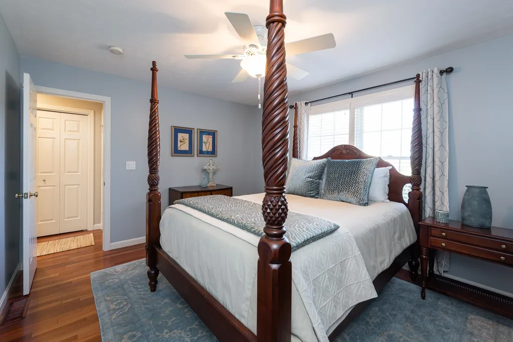 11 Spyglass Point Circle Bedford NH 03110