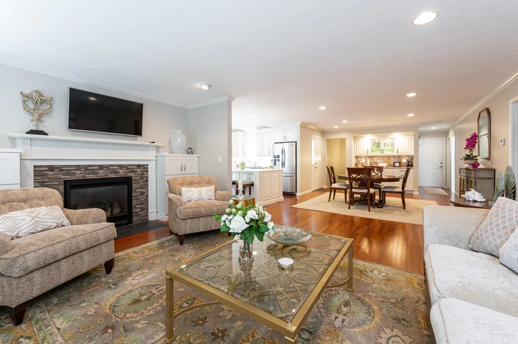 11 Spyglass Point Circle Bedford NH 03110