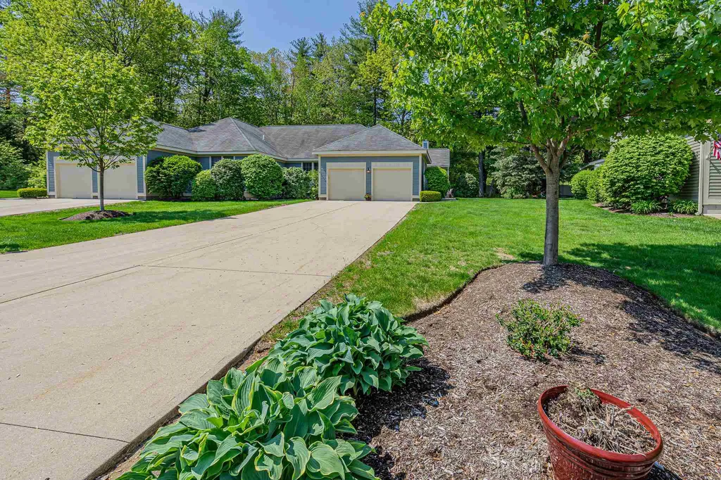 11 Spyglass Point Circle Bedford NH 03110