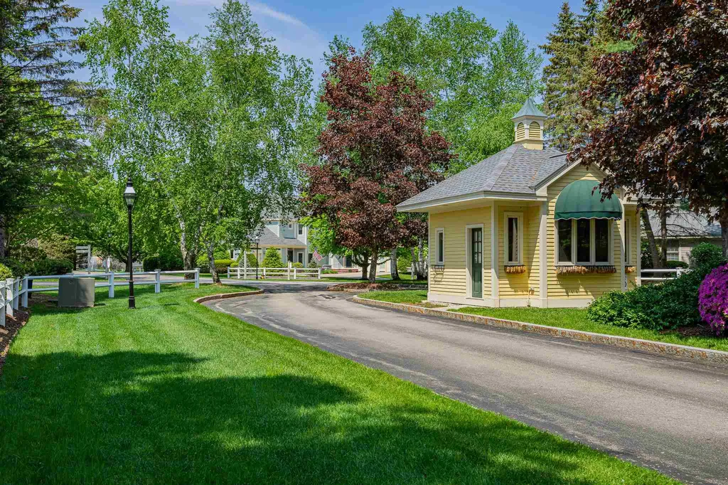 11 Spyglass Point Circle Bedford NH 03110