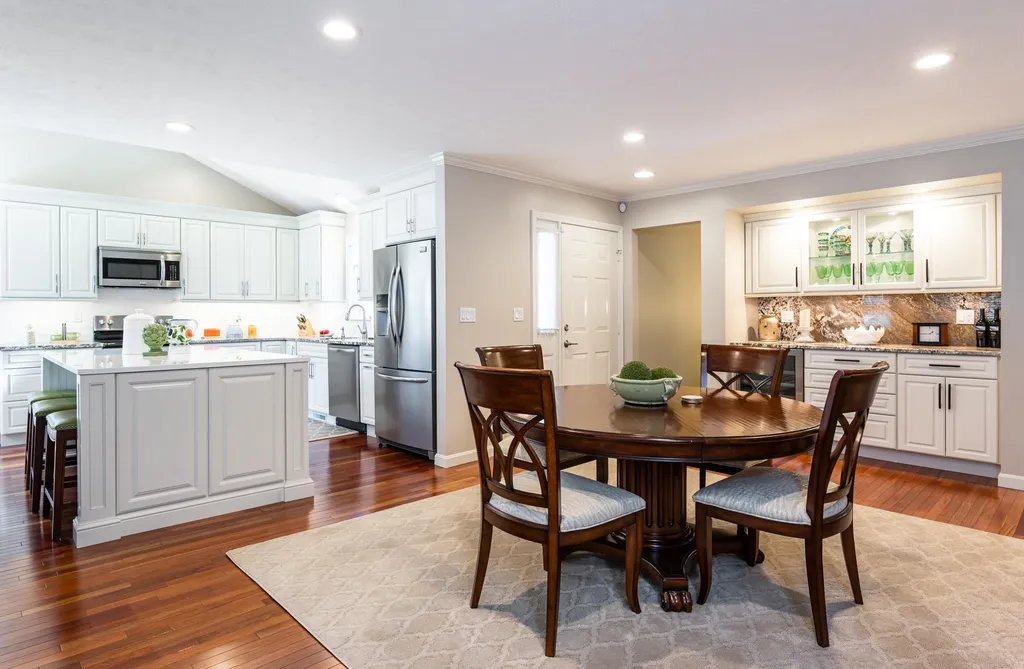 11 Spyglass Point Circle Bedford NH 03110