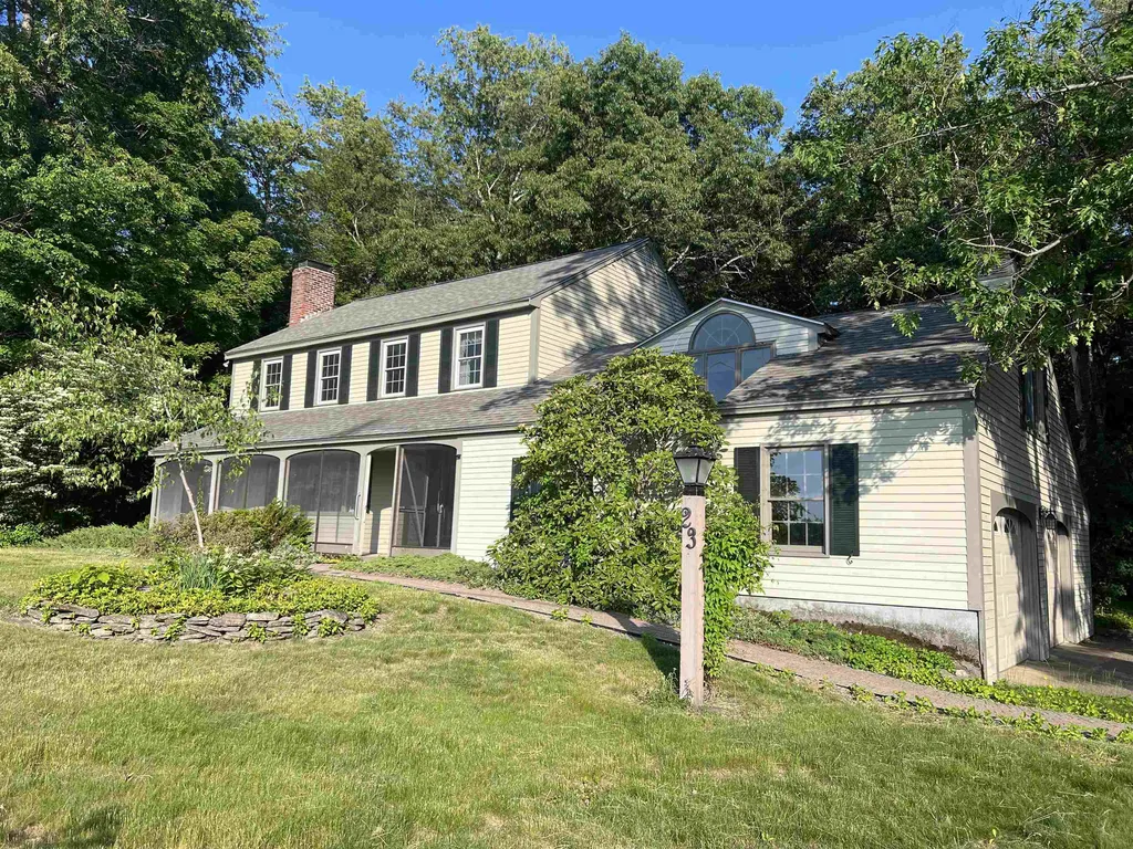 23 Shore Road Kingston NH 03848
