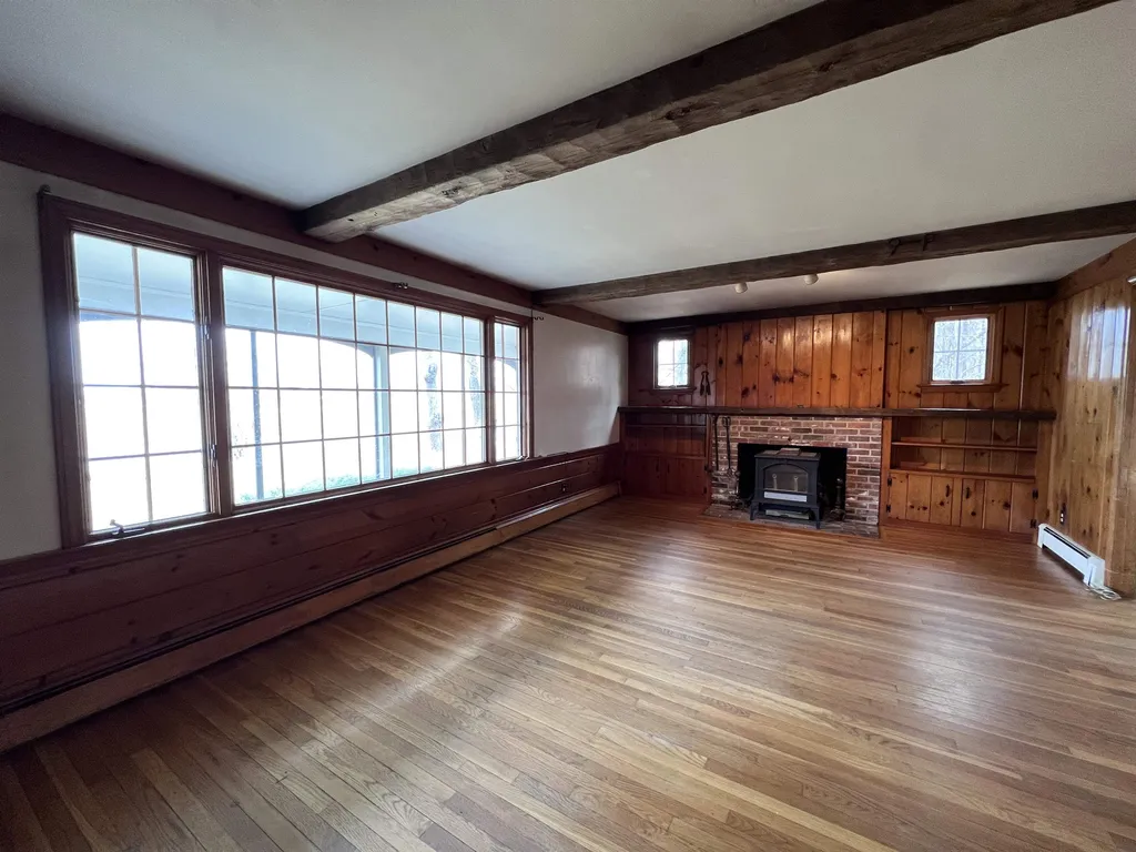23 Shore Road Kingston NH 03848