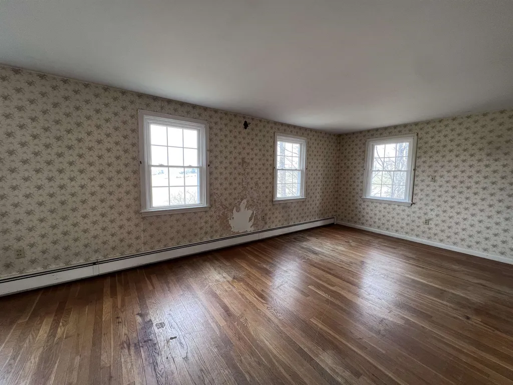 23 Shore Road Kingston NH 03848