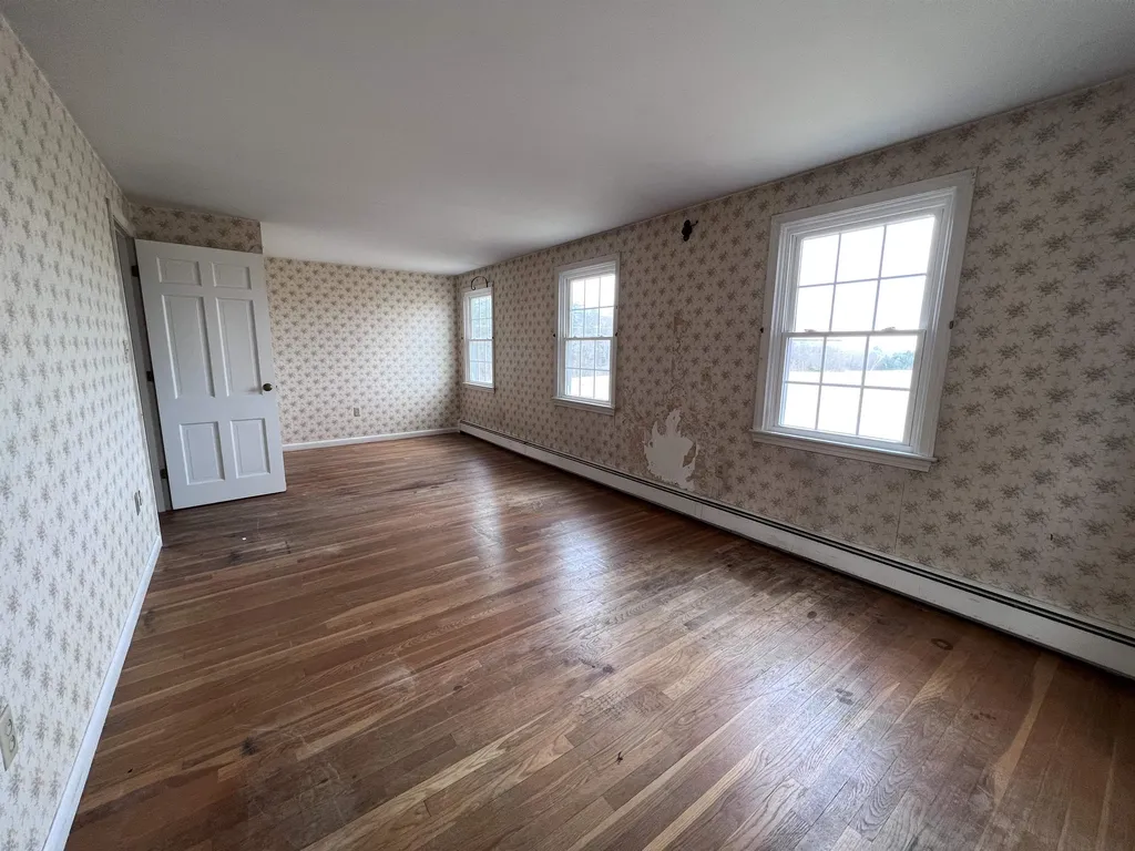 23 Shore Road Kingston NH 03848