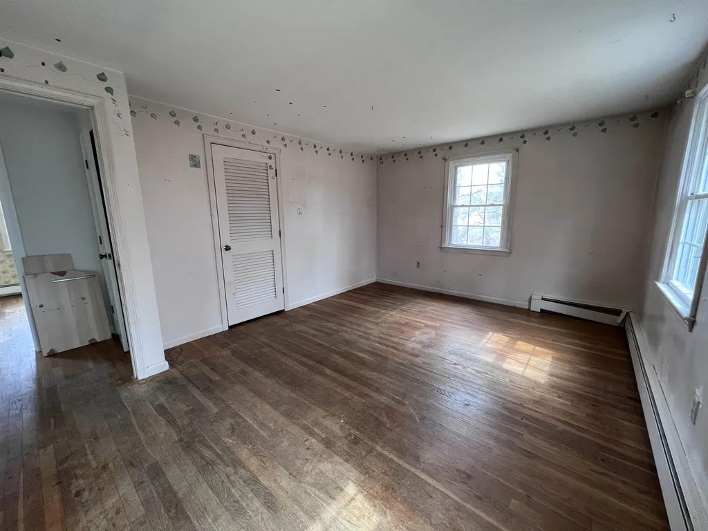23 Shore Road Kingston NH 03848