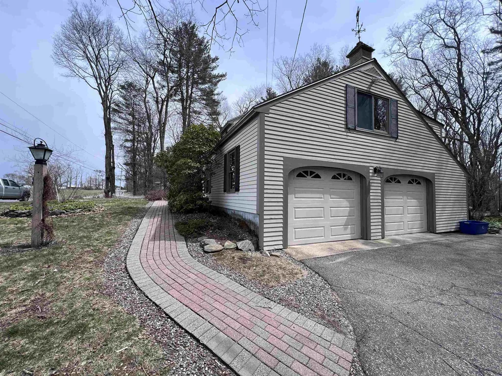 23 Shore Road Kingston NH 03848