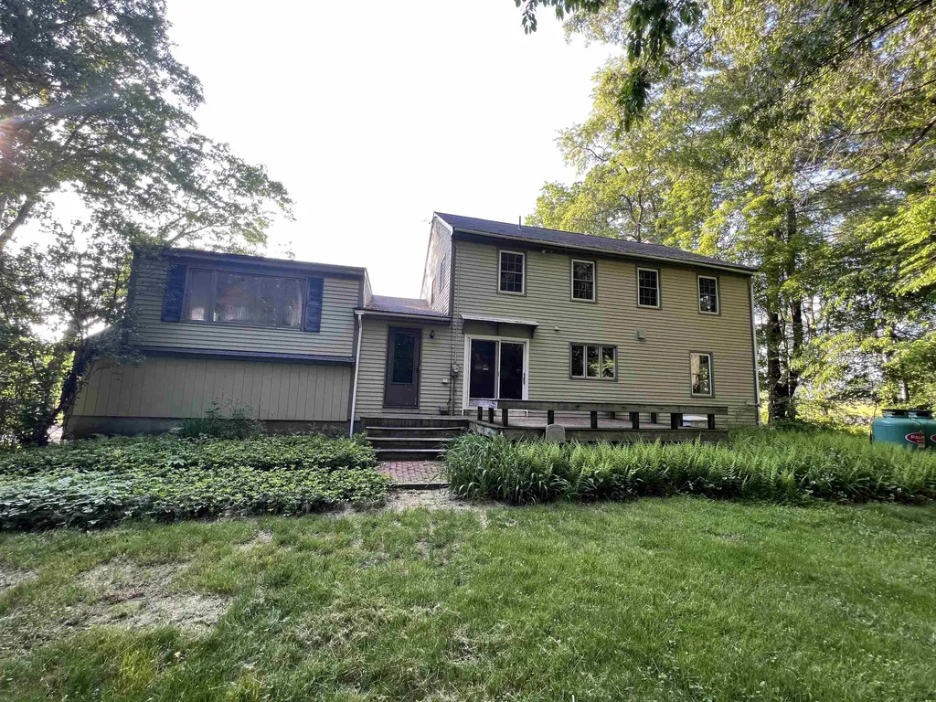 23 Shore Road Kingston NH 03848