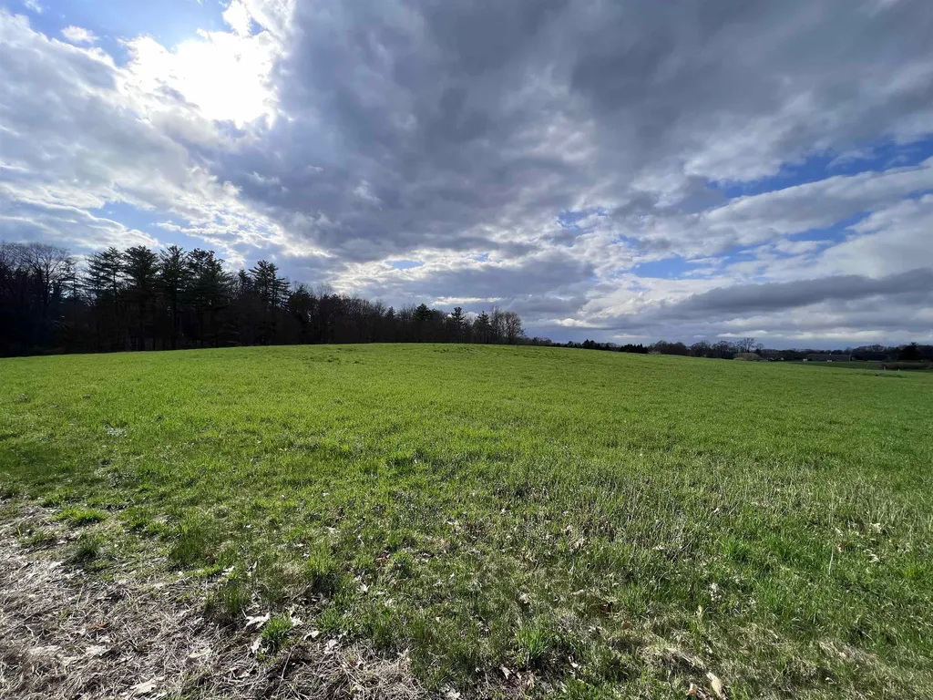 23 Shore Road Kingston NH 03848
