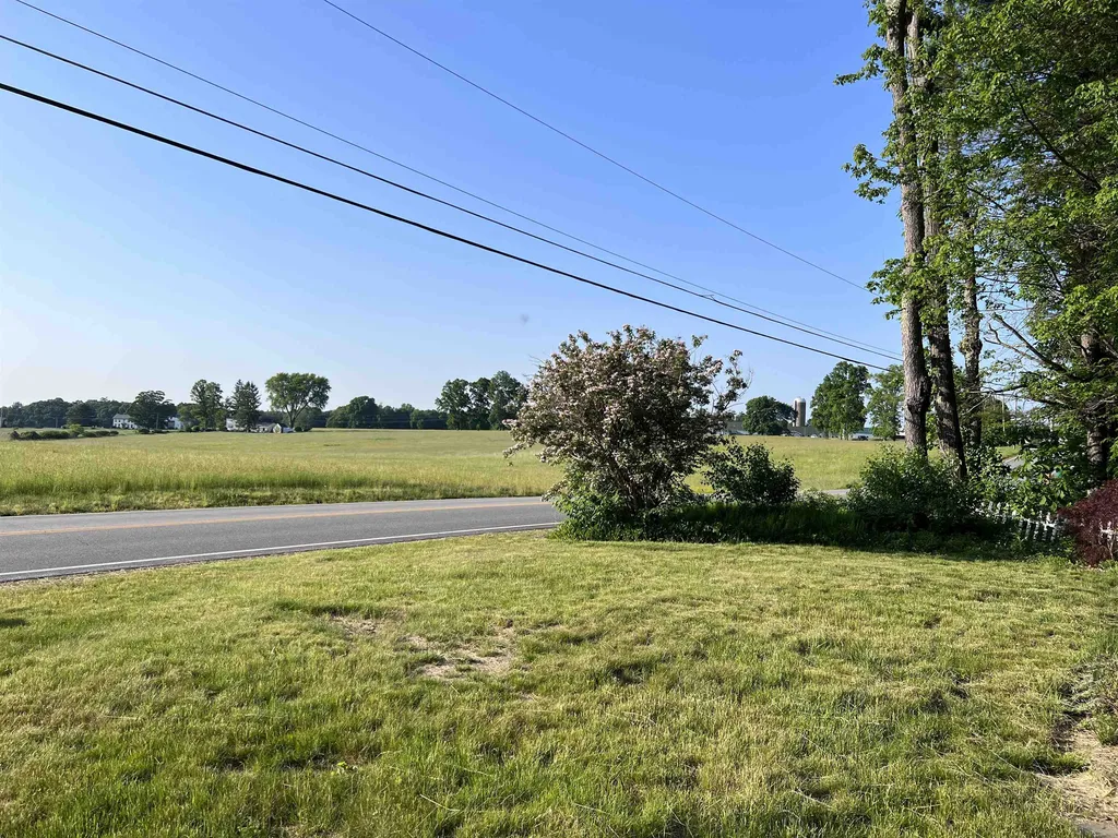 23 Shore Road Kingston NH 03848