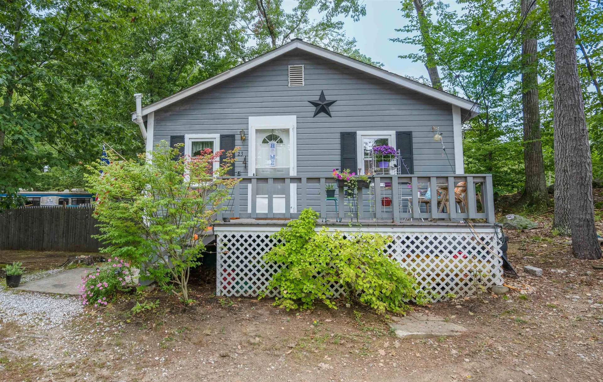 23 10th Street Kingston NH 03848