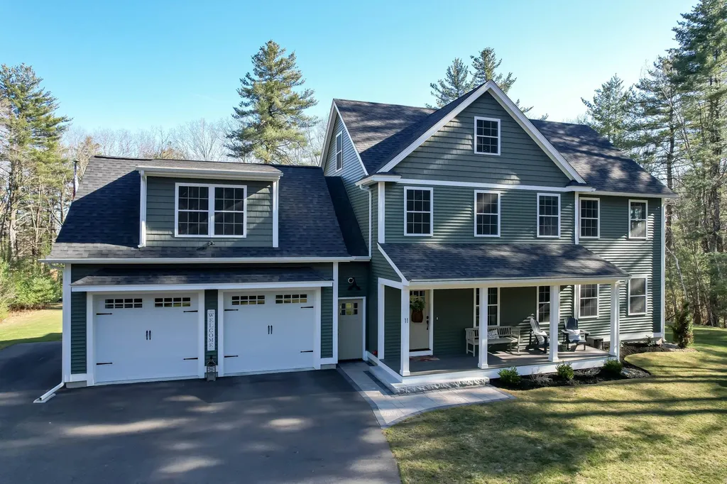 11 Stone Fence Drive Derry NH 03038