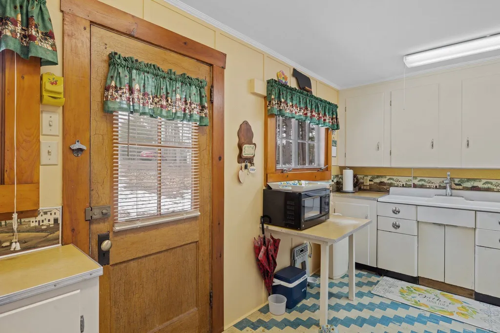 16 Walnut Street Belmont NH 03220