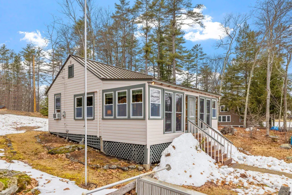 16 Walnut Street Belmont NH 03220