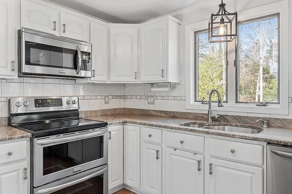 6 Diana Drive Salem NH 03079