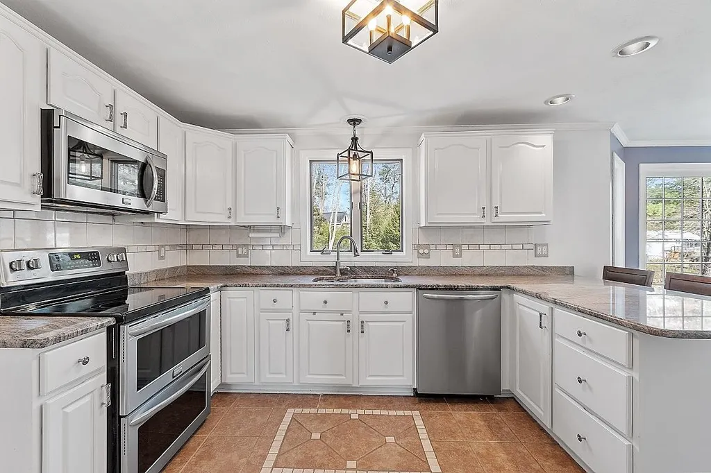 6 Diana Drive Salem NH 03079