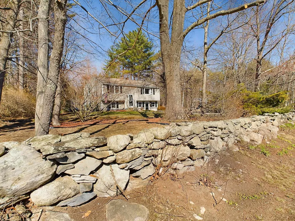 11 Old Auburn Road Derry NH 03038