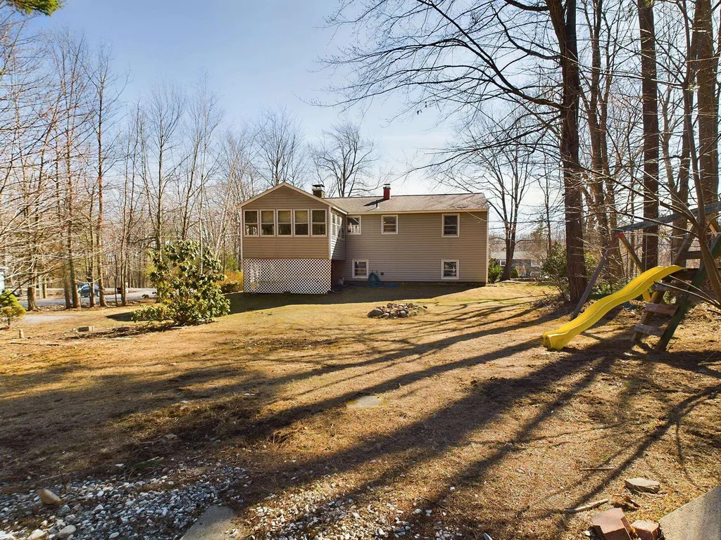 11 Old Auburn Road Derry NH 03038