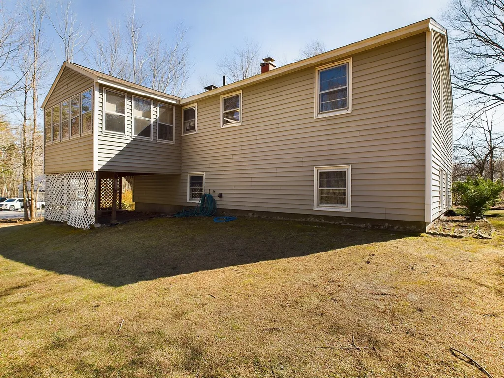 11 Old Auburn Road Derry NH 03038