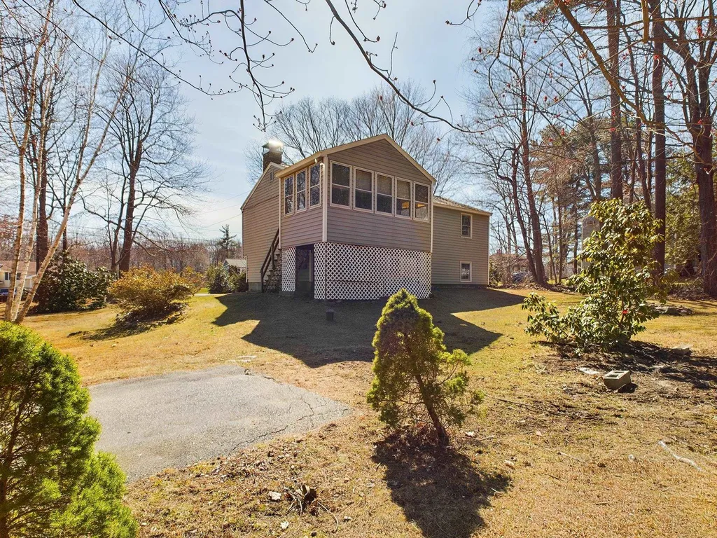 11 Old Auburn Road Derry NH 03038