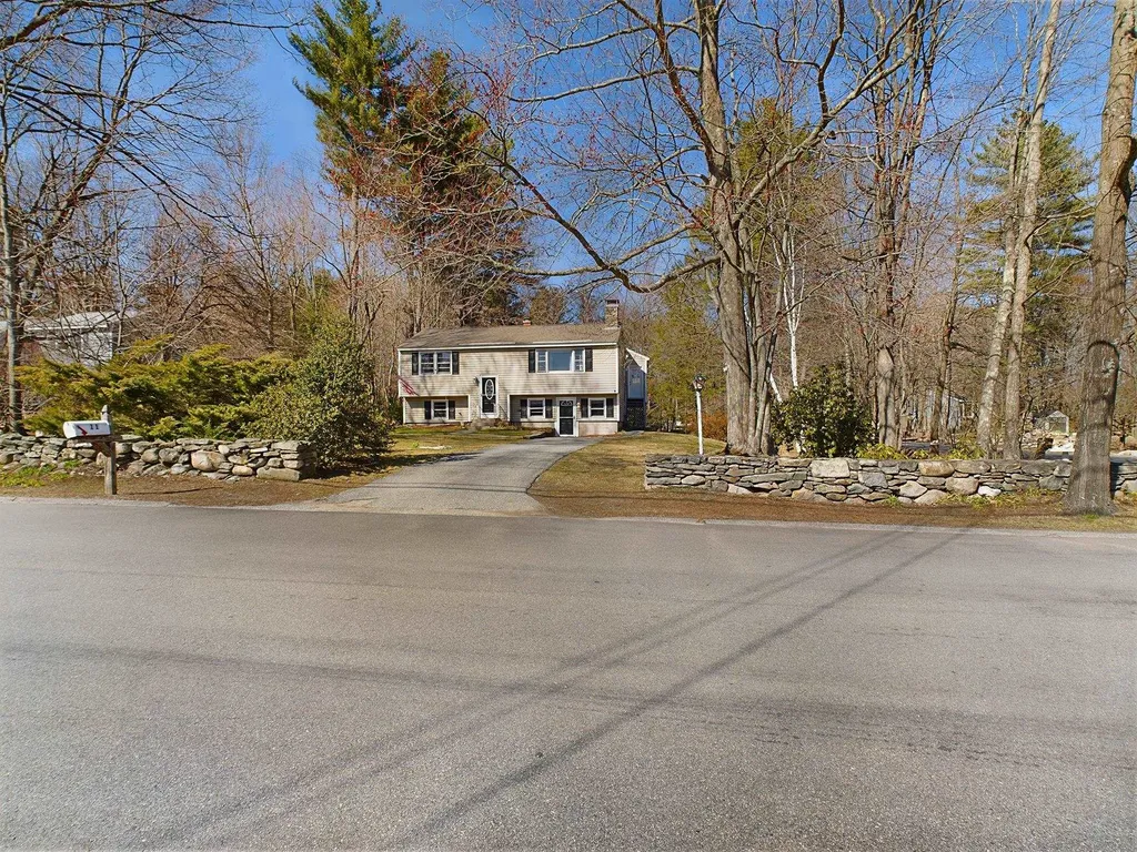 11 Old Auburn Road Derry NH 03038