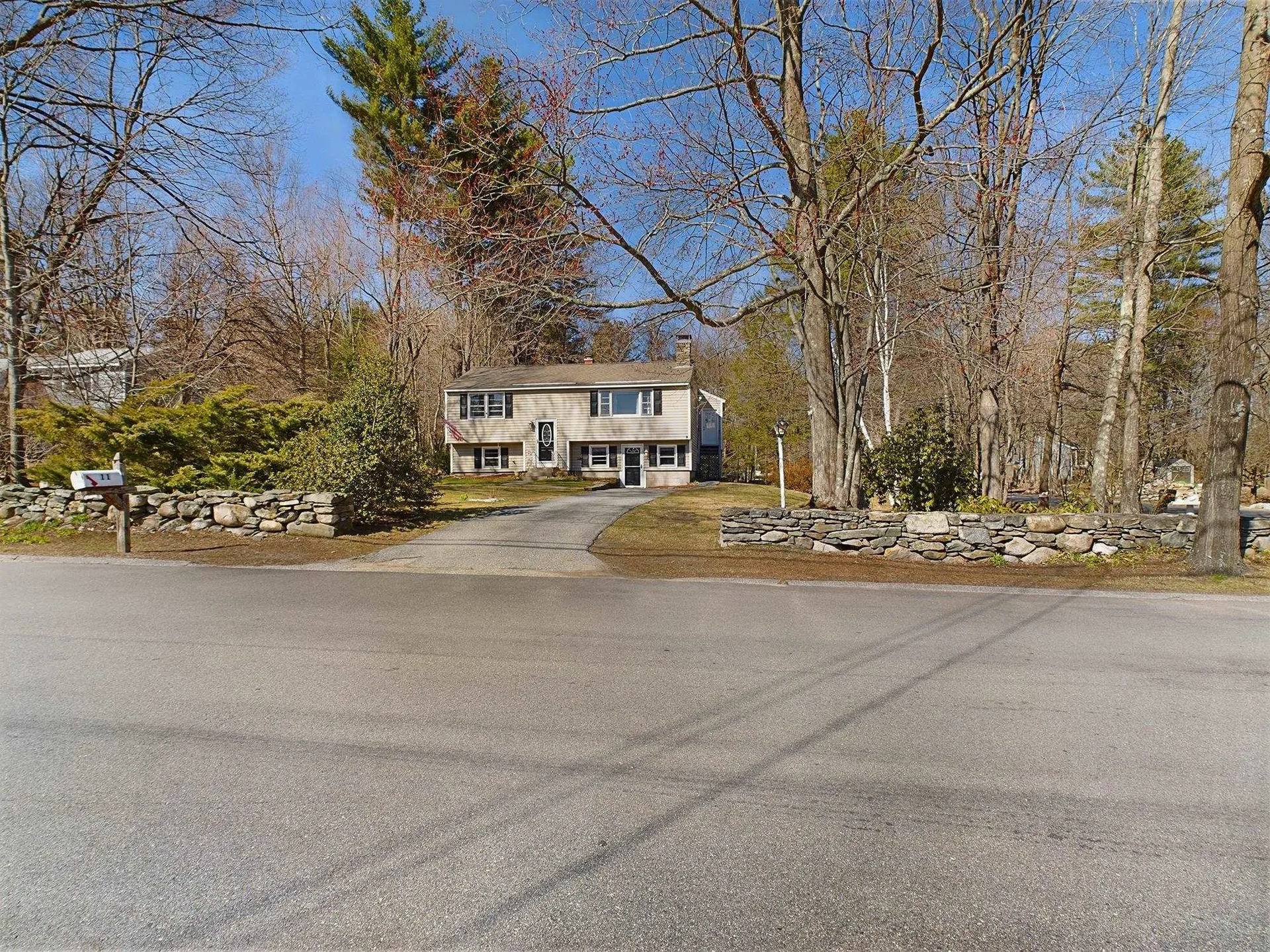 11 Old Auburn Road Derry NH 03038