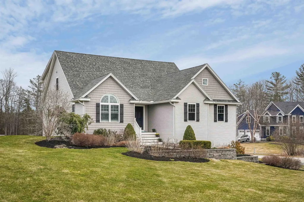 25 Schooner Drive Dover NH 03820