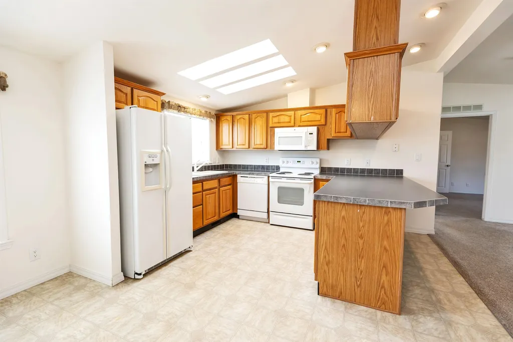 160 Ledgewood Way Manchester NH 03104