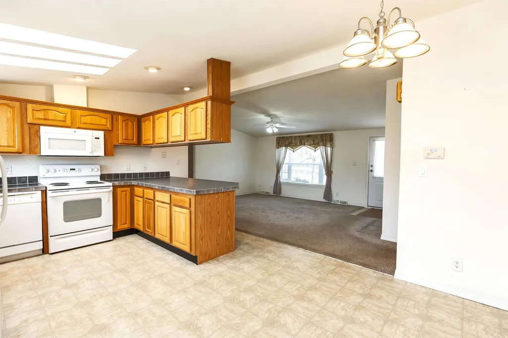 160 Ledgewood Way Manchester NH 03104