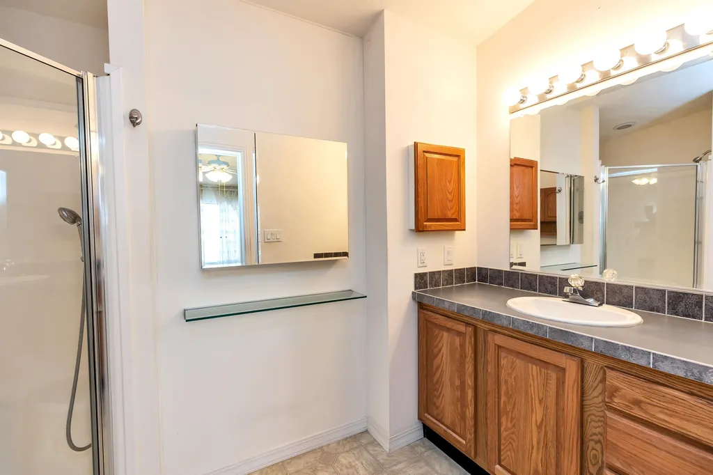 160 Ledgewood Way Manchester NH 03104