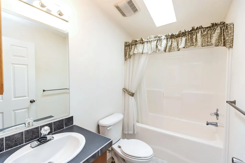 160 Ledgewood Way Manchester NH 03104