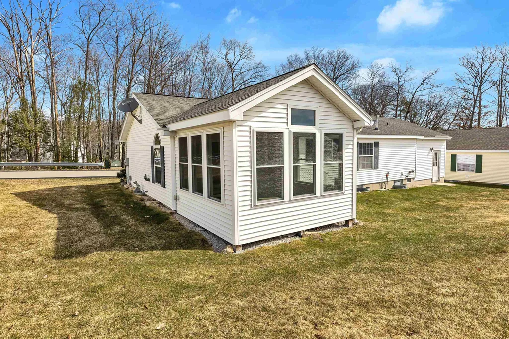 160 Ledgewood Way Manchester NH 03104